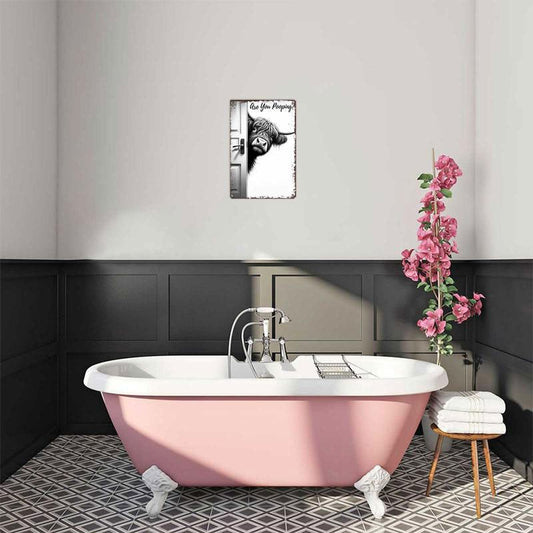 🐄 The cheeky visitor: Vintage sign with Scottish highlander