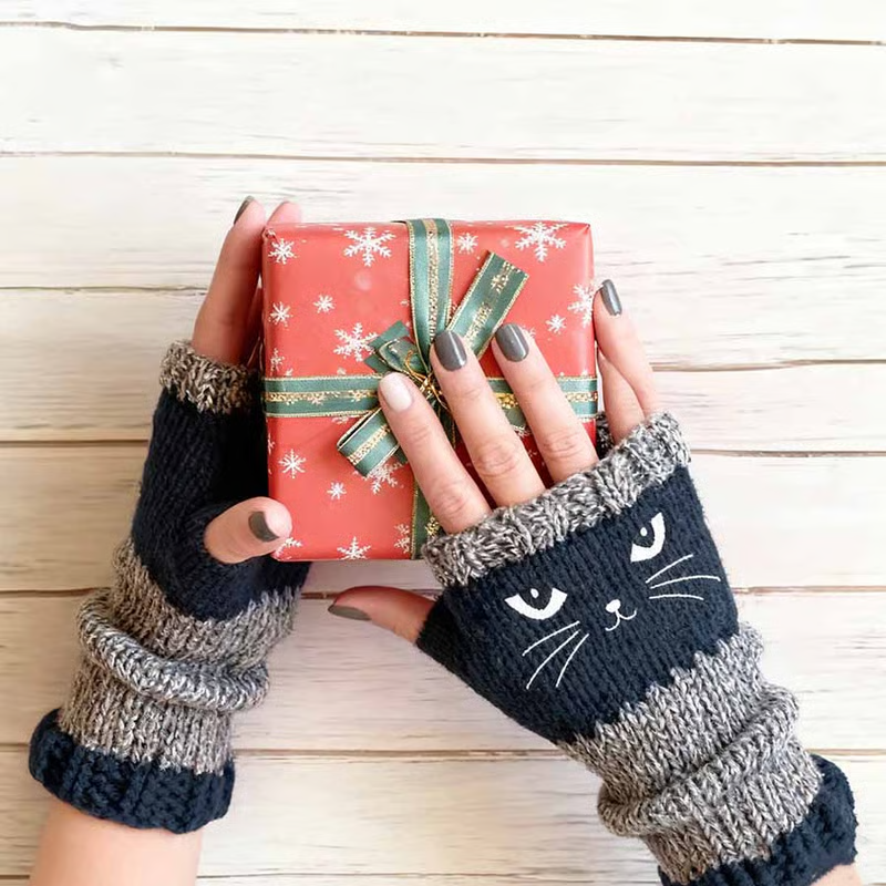 🐱 Cute knitted gloves for women with cat motif – for warm hands and free fingers🧶