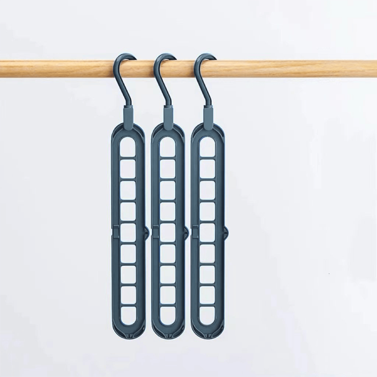 🔥👚 Multifunctional clothes drying rack with a nine-hole design—freeing up to 85% of your wardrobe space!